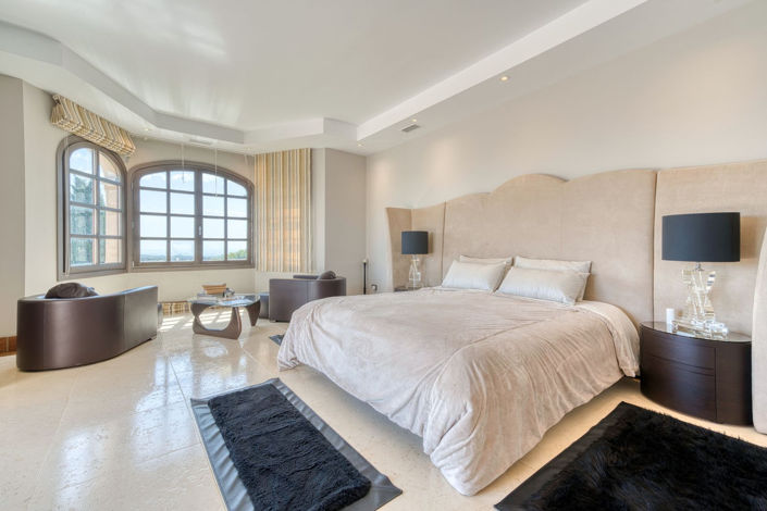 Image No.25-5 Bed Property for sale