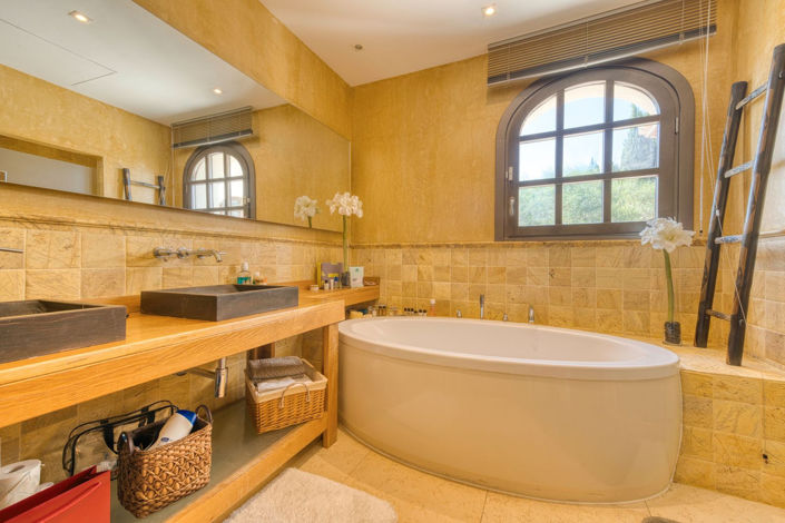 Image No.30-5 Bed Property for sale