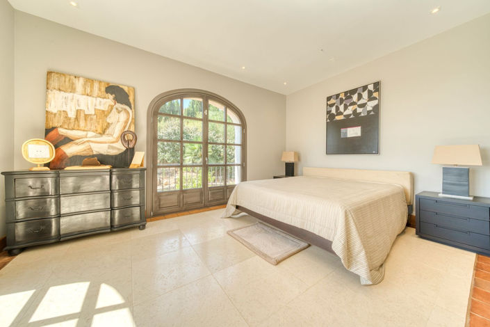 Image No.31-5 Bed Property for sale