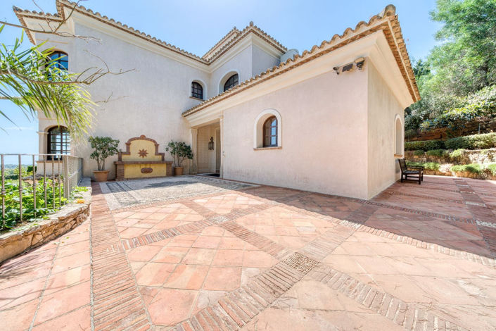 Image No.8-5 Bed Property for sale