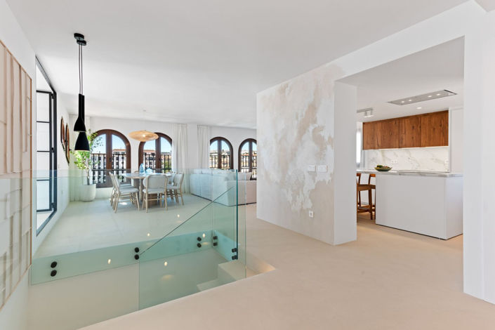 Image No.17-4 Bed Property for sale