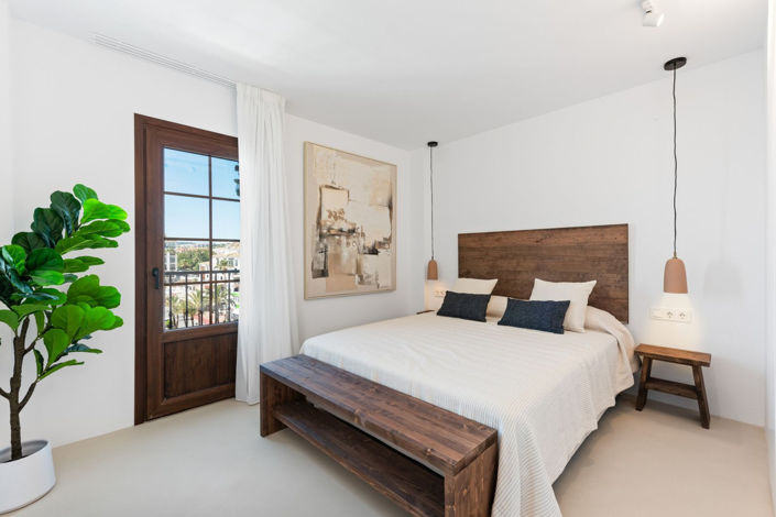 Image No.21-4 Bed Property for sale