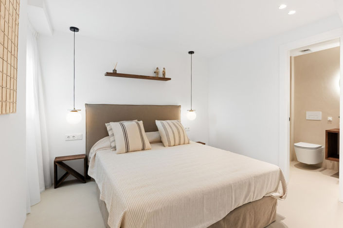 Image No.4-4 Bed Property for sale