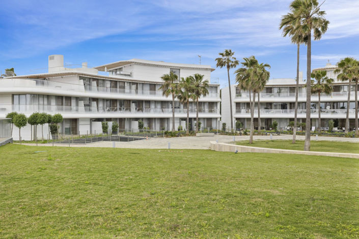 Image No.40-3 Bed Property for sale