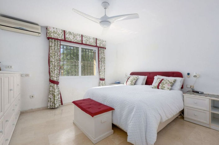 Image No.10-3 Bed Property for sale