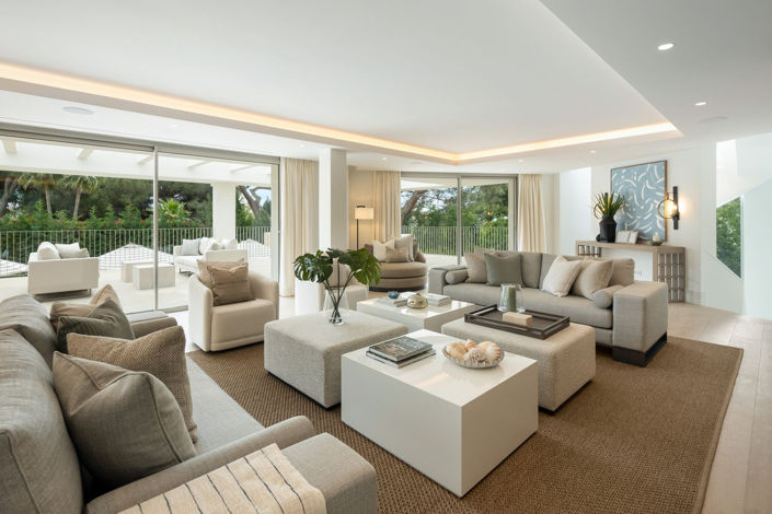 Image No.1-6 Bed Property for sale