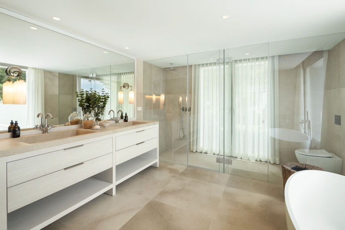 Image No.12-6 Bed Property for sale