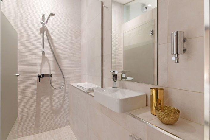 Image No.45-7 Bed Property for sale