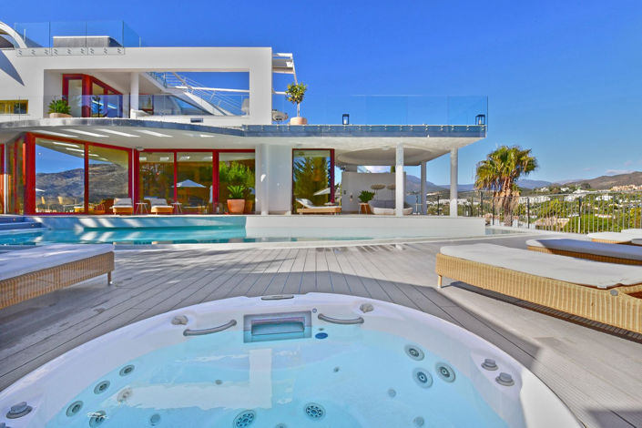 Image No.47-7 Bed Property for sale