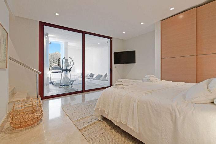 Image No.7-7 Bed Property for sale