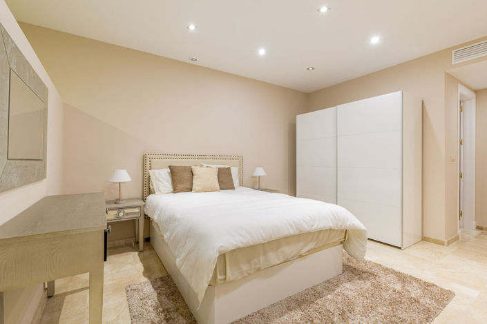 Image No.12-11 Bed Property for sale