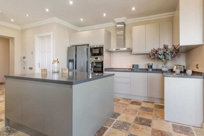 Image No.14-11 Bed Property for sale