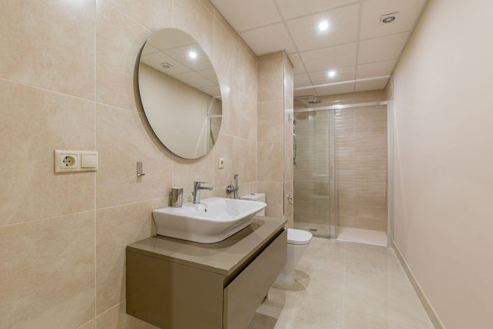 Image No.15-11 Bed Property for sale