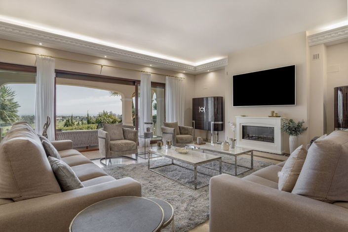 Image No.16-11 Bed Property for sale