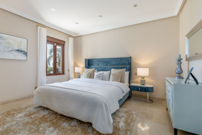 Image No.19-11 Bed Property for sale