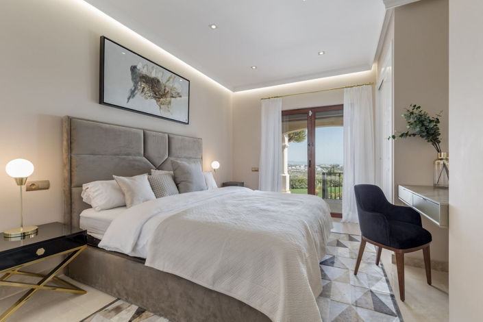 Image No.20-11 Bed Property for sale