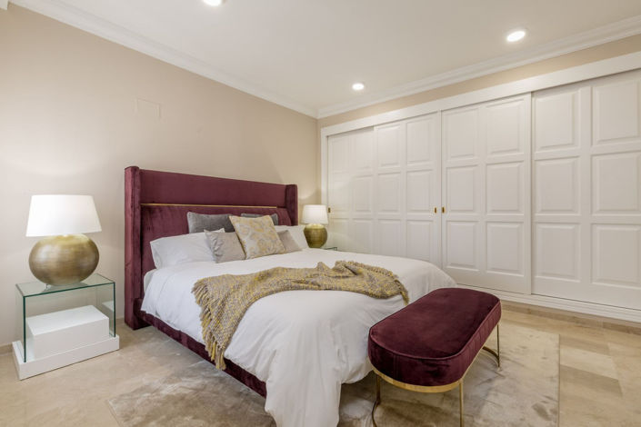 Image No.21-11 Bed Property for sale