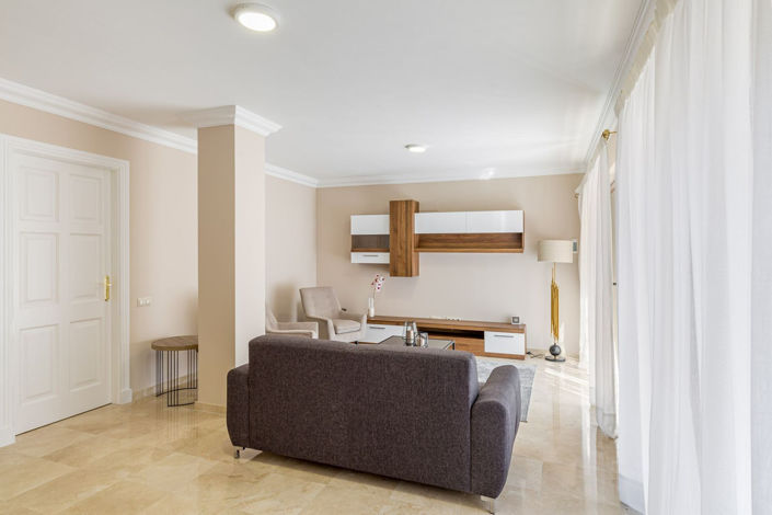 Image No.23-11 Bed Property for sale