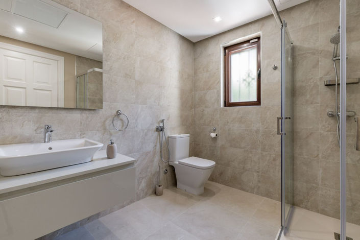 Image No.5-11 Bed Property for sale