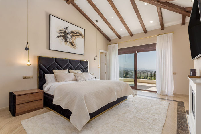 Image No.8-11 Bed Property for sale