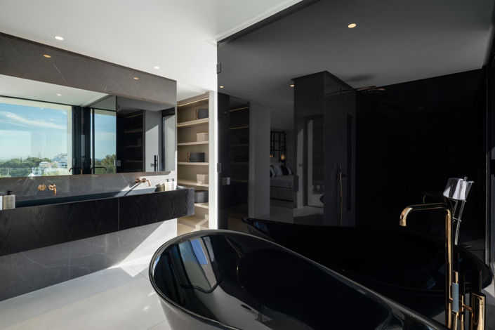 Image No.10-5 Bed Property for sale