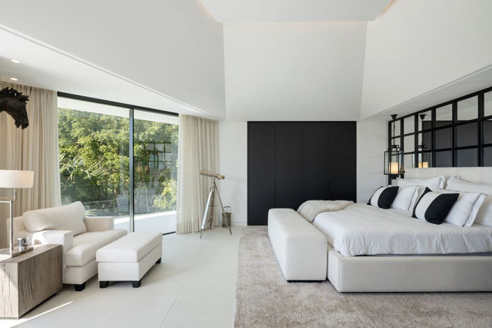 Image No.14-5 Bed Property for sale