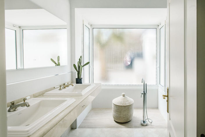 Image No.9-5 Bed Property for sale