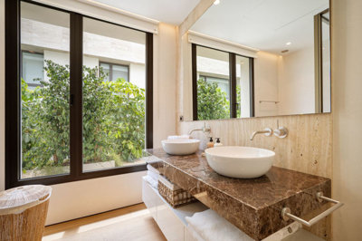 12-53013098fcab6c38b1379cd33298e050