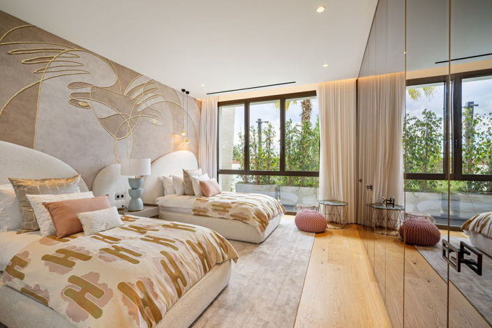 Image No.16-5 Bed Property for sale