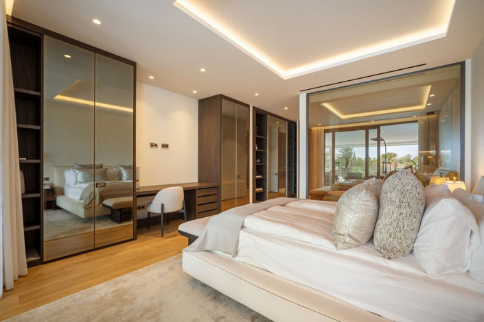 Image No.20-5 Bed Property for sale