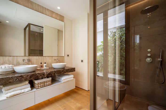 Image No.3-5 Bed Property for sale