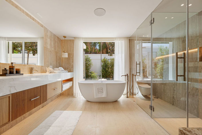 Image No.15-5 Bed Property for sale