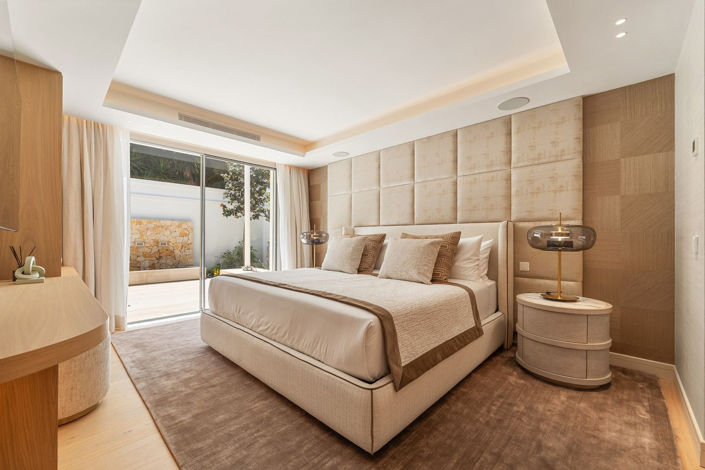 Image No.17-5 Bed Property for sale