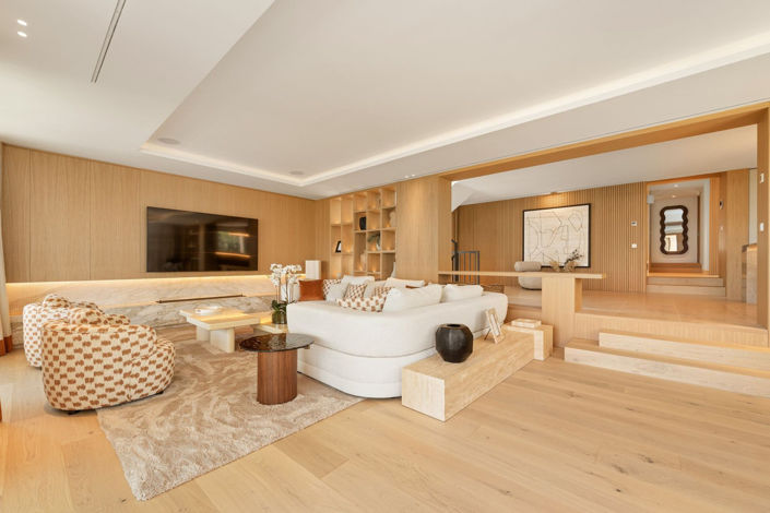 Image No.6-5 Bed Property for sale