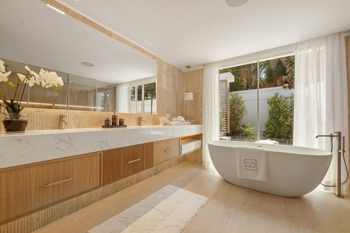 Image No.8-5 Bed Property for sale