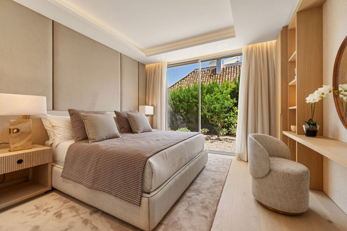 Image No.9-5 Bed Property for sale