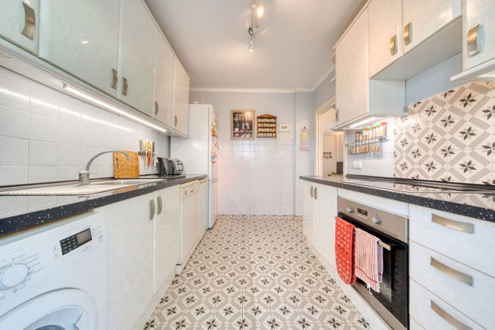 Image No.8-2 Bed Property for sale