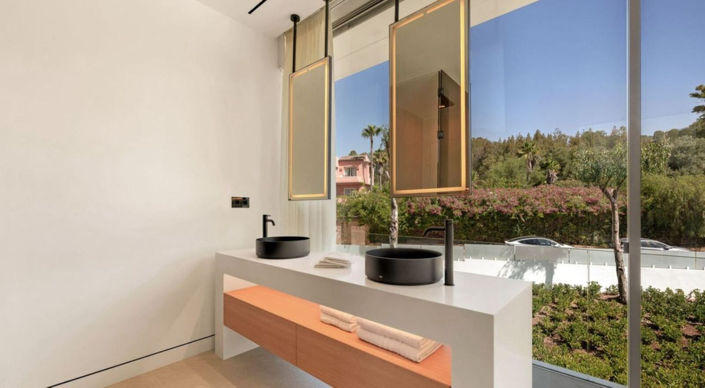 Image No.41-4 Bed Property for sale