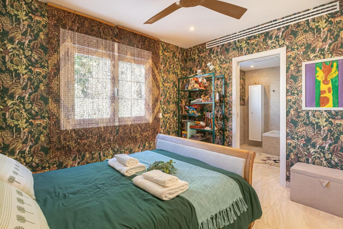 Image No.17-4 Bed Property for sale