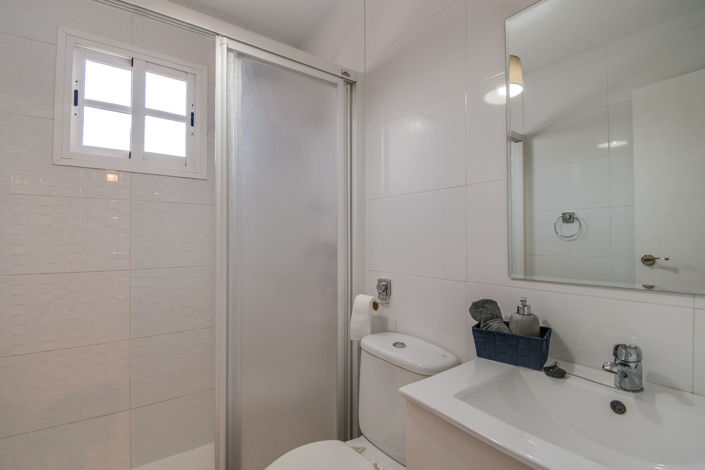 Image No.38-5 Bed Property for sale