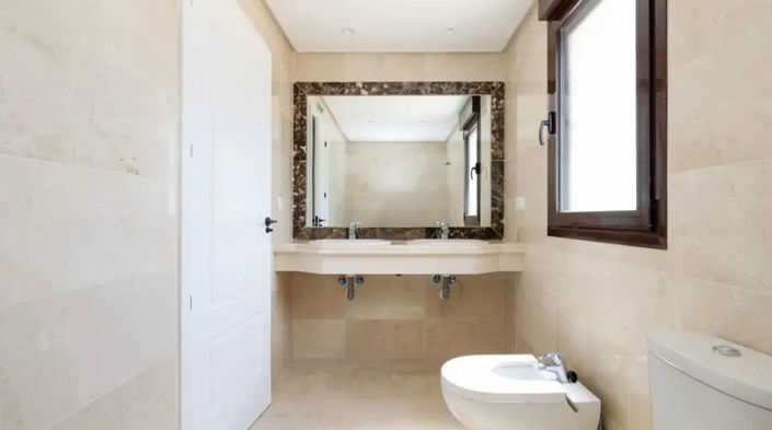 Image No.10-3 Bed Property for sale