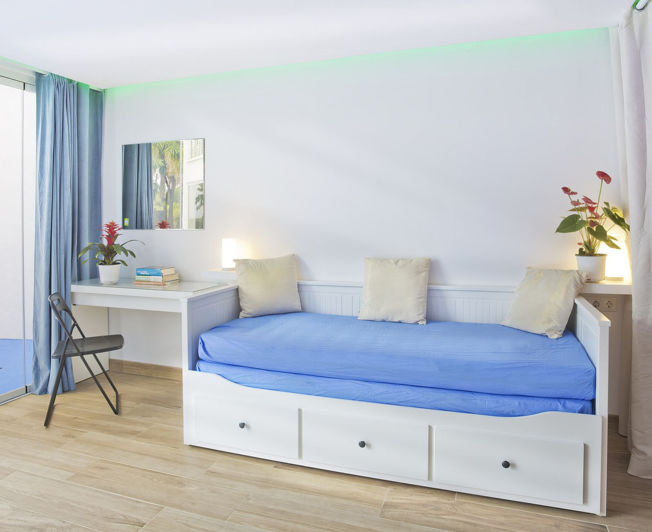 Image No.11-8 Bed Property for sale