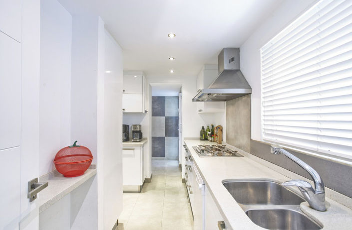 Image No.12-8 Bed Property for sale