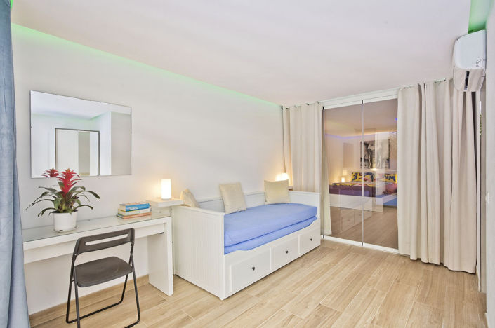 Image No.13-8 Bed Property for sale