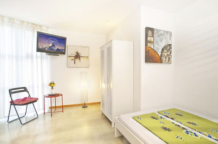 Image No.16-8 Bed Property for sale