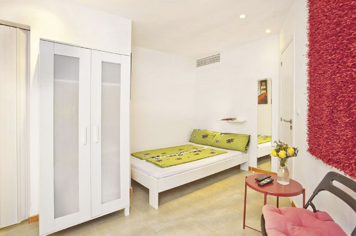 Image No.22-8 Bed Property for sale