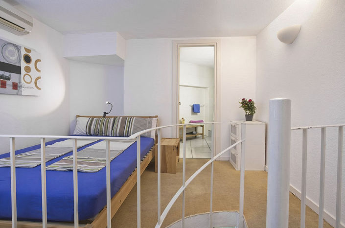 Image No.23-8 Bed Property for sale