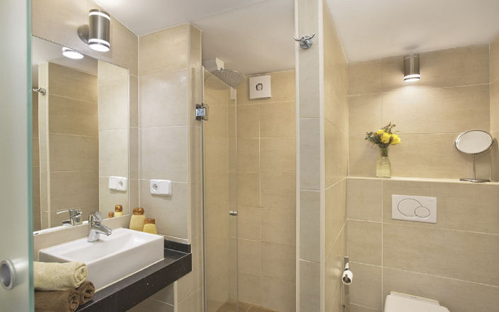 Image No.27-8 Bed Property for sale