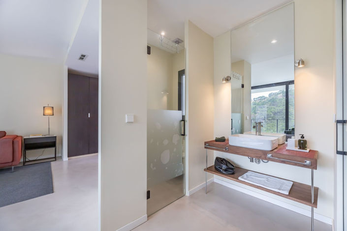 Image No.22-6 Bed Property for sale