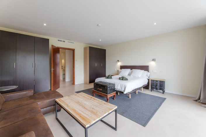 Image No.40-6 Bed Property for sale